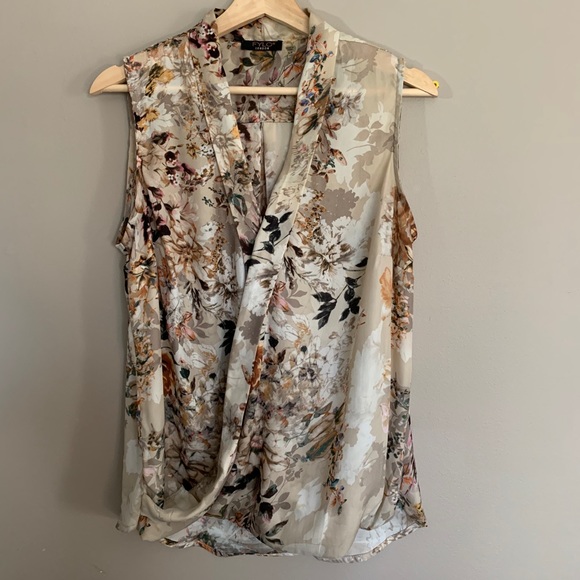 Tops - Romantic floral sleeveless wrap top